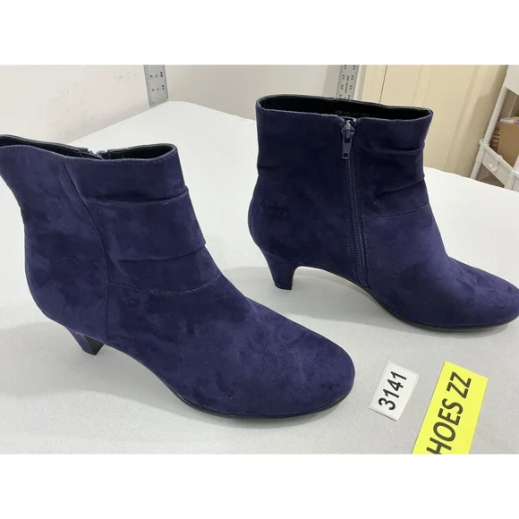 Womans Aerosoles Red Light Size 10 W Purple Zip Kitten Heel Ankle Boots NWOT - Picture 2 of 10